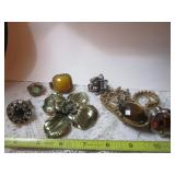 BROOCHES & FASHION RINGS