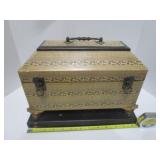 BOX WITH SOME JEWELRY