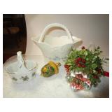 BASKETS & CHRISTMAS BALL