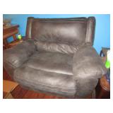 OVERSIZED RECLINER
