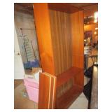 CABINET WITH REMOVABLE SHELVES