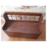 LINEN BENCH WITH CONTENTS