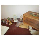 MINI MANGER SCENE & VICTORIA