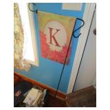 GARDEN FLAG HOLDER & FLAG