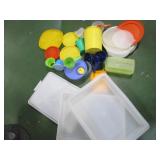 LOT OF VINTAGE TUPPERWARE
