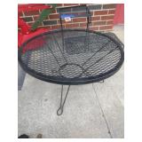 SMALL WROUGHT IRON ROUND TABLE