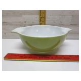 443 2 1/2 QUART AVOCADO GREEN PYREX BOWL