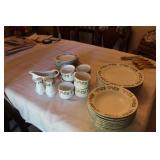 6 PLACE GIBSON CHRISTMAS CHINA WITH EXTRAS