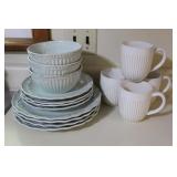 4 PIECE DINNERWARE SET
