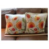 CREAM FLORAL RETRO PILLOWS