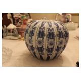 VINTAGE BLUE & WHITE CHINESE PORCELAIN BOWL