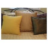 3 DECORATIVE PILLOWS
