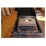 VINTAGE SEARS SCHOLAR TYPEWRITER