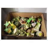 BOX OF FROG DECOR