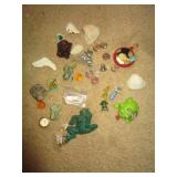 FIGURINES WITH BUCKET