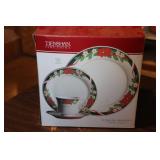 16 PIECE SET OF CHRISTMAS CHINA (2)