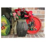 CHRISTMAS FLORAL ARRANGEMENT & TRAY