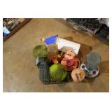 BIRD FEEDERS & HOUSES