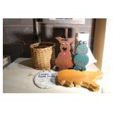 BASKET & WOOD DECOR