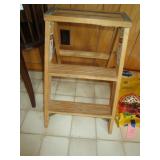 STEP LADDER