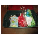 CRATE WITH CHRISTMAS DECOR