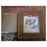 2 PICTURE FRAMES