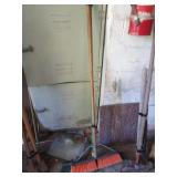 2 PUSH BROOMS