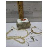 CASKET TRINKET BOX WITH CARDINALS & JEWELRY