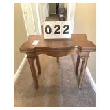 Wood Folding Leaf Table (Unfolded 32"x32"x 28 tall