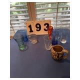 Box of 9 glass items