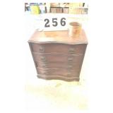 4 drawer small cloth chest and