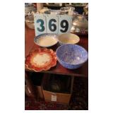 4 assorted serving pieces