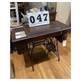 Singer pedal sewing machine (needs belt)