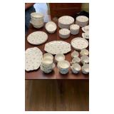 Set of Villeroy & Bosch dinnerware