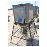 DEER FEEDER, SHORT, REMINGTON DEER FEEDER, SHORT, REMINGTON