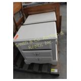 2 WHITE NIGHT STANDS 2 WHITE NIGHT STANDS
