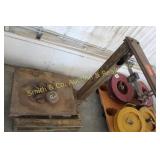 ANTIQUE SCALE w/ WEIGHTS ANTIQUE SCALE w/ WEIGHTS