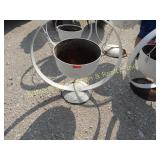 MEDIUM SIZED CAST IRON POT MEDIUM SIZED CAST IRON POT