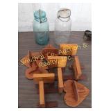 2 VINTAE JARS, SMALL WOOD SHELVES 2 VINTAE JARS, SMALL WOOD SHELVES
