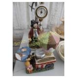 2 VINTAGE CERAMIC MUSIC PLAYERS, ANTIQUE LAMP 2 VINTAGE CERAMIC MUSIC PLAYERS, ANTIQUE LAMP
