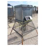 DEER FEEDER, SHORT, REMINGTON DEER FEEDER, SHORT, REMINGTON