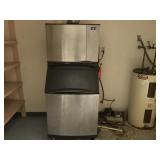 Manitowic Model B570 Ice machine