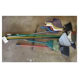 (6) assorted brooms (6) assorted brooms