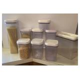 Oxo containers