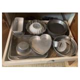 Metal bakeware