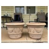 Plastic Flower Pots & Decorative Plant Stakes