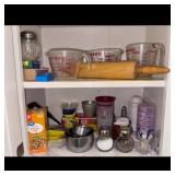 Pyrex Measuring Cups, Assorted Kitchenware