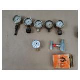 6 - Pressure Gauges 1/4" Thread