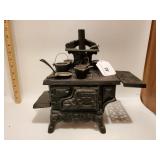 Tin Queen Cook Stove, salesman sample 1960s Tin Queen Cook Stove, salesman sample 1960s