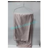 LOT,46PC CANDLELIGHT GLOW SATIN 132"D ROUND LINEN